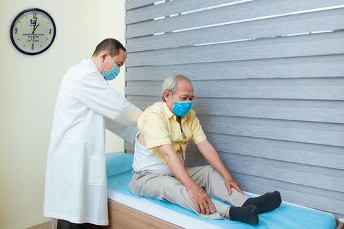 Thời tiết chuyển mùa dịp cuối năm: Người trưởng thành làm gì để chống lại virus?