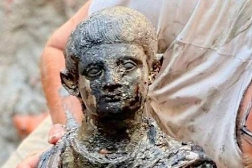 Italy khai quật 24 bức tượng đồng ở khu tắm khoáng nóng thời cổ đại