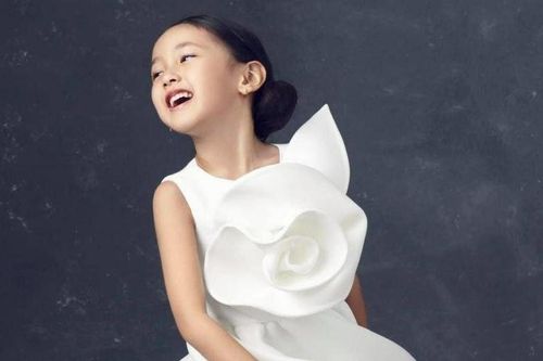 Tiểu thư 7 tuổi của Hà Kiều Anh được khen như hoa hậu tương lai
