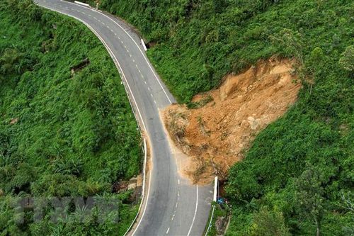 Đà Nẵng: Chậm khắc phục sạt lở trên tuyến đường đèo Hải Vân