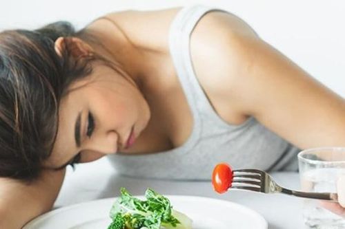Bỗng dưng chán cơm, vừa mừng vì giảm 10kg, người phụ nữ sững sờ biết ung thư dạ dày, BS cảnh báo điều này