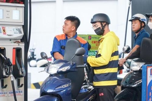 Chính phủ giao liên bộ rà soát, điều chỉnh chi phí định mức xăng dầu