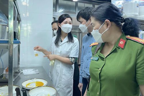 Tăng cường kiểm soát an toàn thực phẩm dịp cuối năm