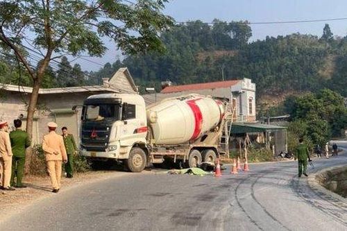 Yên Bái: Xe máy va chạm với xe bồn chở xi măng, 1 người tử vong tại chỗ