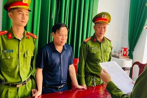 Khởi tố cựu cán bộ địa chính chiếm đoạt tài sản người dân