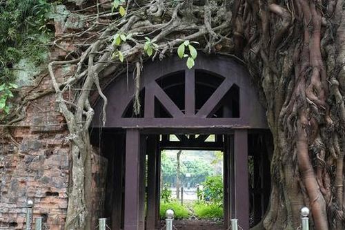 Vẻ đẹp cổ kính của tòa thành đá ong duy nhất ở Việt Nam