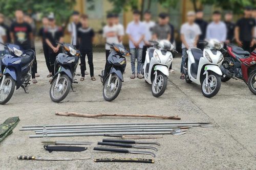 Xử lý nghiêm nhóm thanh niên 10X vác hung khí nguy hiểm diễu phố