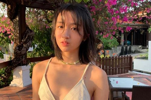 Diễn viên 18 tuổi được Cổ Thiên Lạc o bế
