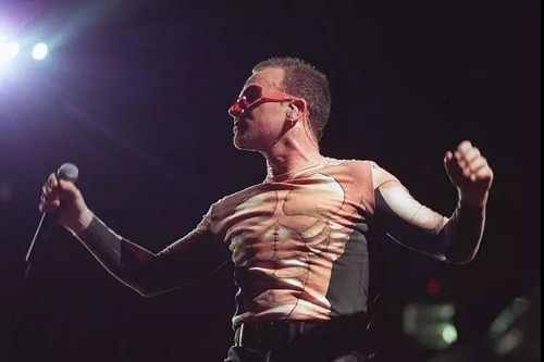 Thủ lĩnh U2 tiết lộ ba bí mật trong hồi ký