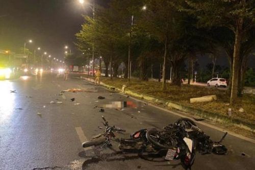 Hà Nội: Hai xe tông nhau, 4 người thương vong