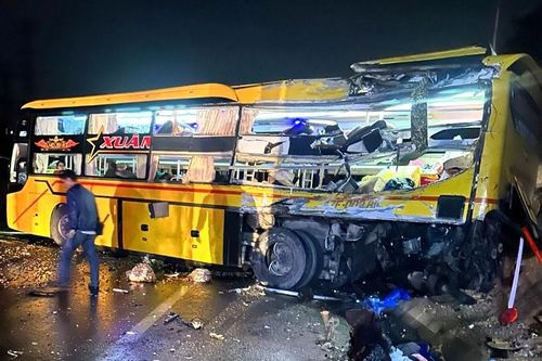 Tai nạn giao thông nghiêm trọng 2 người thiệt mạng, 13 người bị thương
