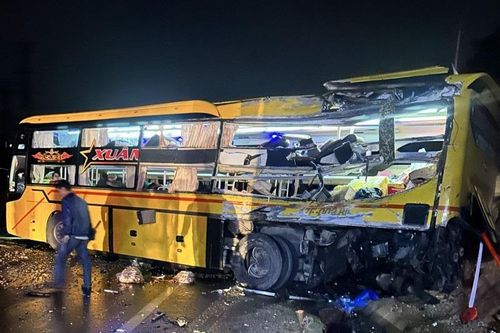 Nóng: Tai nạn giao thông nghiêm trọng ở Thừa Thiên –Huế 2 người chết, 13 người bị thương