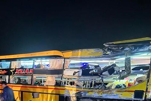 Tai nạn thảm khốc trên cao tốc Cam Lộ - La Sơn (Huế), 2 người chết, 13 người bị thương