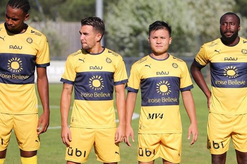 Huấn luyện viên Pau FC tự tin trước trận derby nước Pháp