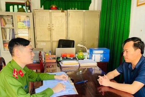 Khởi tố cán bộ địa chính chiếm đoạt tiền làm bìa đất của dân