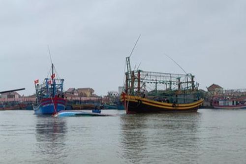 Tàu đánh cá bị đâm chìm lúc nửa đêm