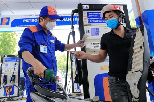 Thủ tướng yêu cầu Bộ trưởng Công Thương giải quyết dứt điểm tình trạng thiếu xăng dầu