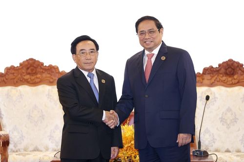 Thủ tướng Phạm Minh Chính gặp Thủ tướng Lào Phankham Viphavanh