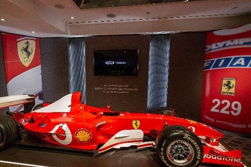 'Chiến mã' của cựu tay đua F1 Schumacher được bán hơn 13 triệu USD