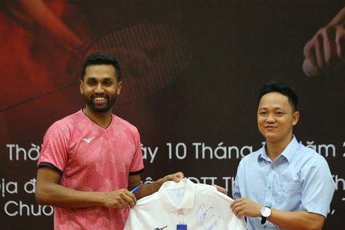 Tay vợt từng 3 lần đánh bại Lin Dan đến Việt Nam giao lưu cùng các VĐV trẻ