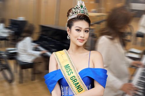 Không chỉ sở hữu giọng hát ổn áp, Hoa hậu Thiên Ân còn khiến dân tình xuýt xoa trước khả năng đánh đàn