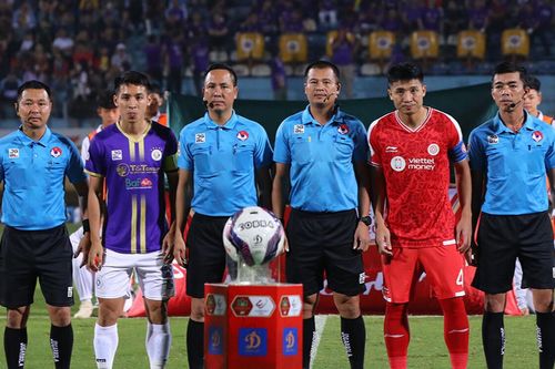 HLV Viettel 'tố' Hà Nội thoát 2 quả phạt đền, chỉ ra điều kỳ lạ về trọng tài