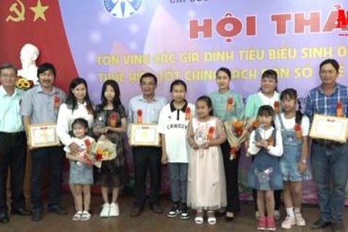 Hội thảo tôn vinh các gia đình tiêu biểu sinh 2 con một bề là gái, thực hiện tốt chính sách dân số-kế hoạch hóa gia đình năm 2022.