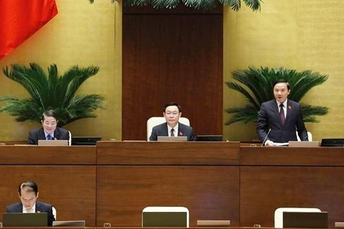 Thông qua Luật Thực hiện dân chủ ở cơ sở