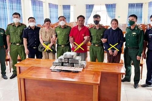 Chiếc xe đầu kéo biển nước ngoài chở hơn 13kg ketamin