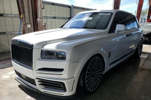 Ngập trong lũ lụt, Rolls-Royce Cullinan vẫn được đấu giá tiền tỷ