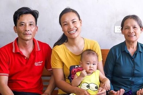 Nỗi niềm đôi vợ chồng nghèo 13 năm không thể sinh con và 'phép màu' ở cuối con đường