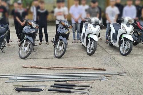 Hơn 20 đối tượng 'nhí' mang dao, kiếm đi khiêu khích đánh nhau