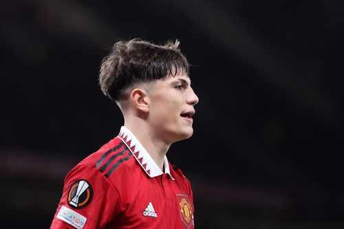 Tài năng trẻ MU chuyền chính xác 100% trước Aston Villa