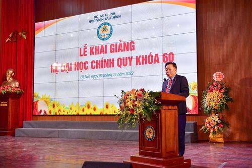 Vietcombank trao tặng học bổng trị giá 200 triệu đồng cho sinh viên Học viện Tài chính