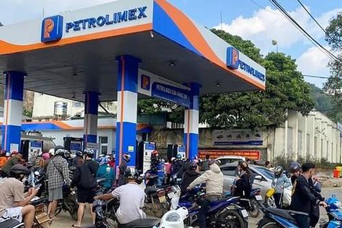Nhiều nơi ở miền Bắc bán xăng dầu nhỏ giọt