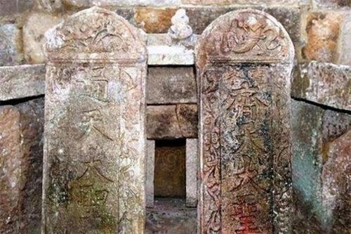Sự thật gây choáng chủ nhân mộ cổ khắc tên Tề Thiên Đại Thánh