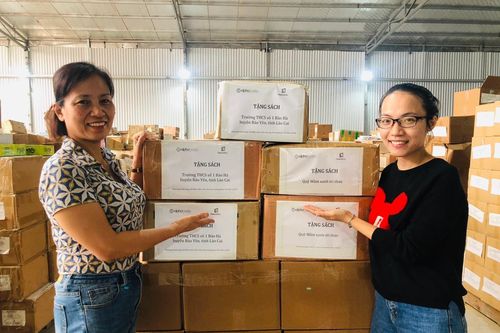 50 trường học và tổ chức nhận 10.000 cuốn sách tặng của Alpha Books & Trạm đọc