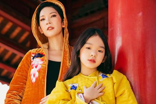 Mẹ con siêu mẫu Xuân Lan ấn tượng với những thiết kế áo chần bông