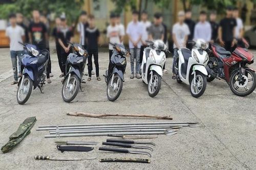 Nhóm thanh thiếu niên mang phóng lợn 'diễu phố', gieo rắc sợ hãi trong đêm