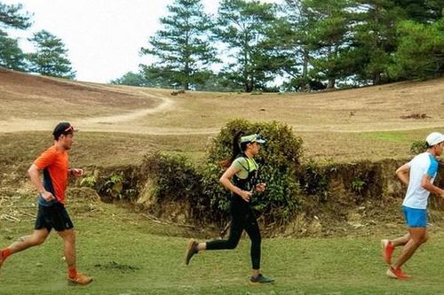 Gần 2.000 người tham gia giải chạy băng rừng, vượt suối ở Đà Lạt