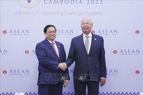 Thủ tướng Chính phủ Phạm Minh Chính tiếp Chủ tịch Diễn đàn Kinh tế thế giới Klaus Schwab
