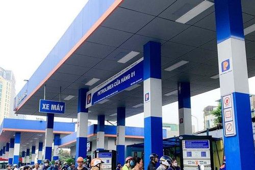 Thủ tướng yêu cầu Bộ trưởng Công Thương xử lý dứt điểm thiếu xăng dầu