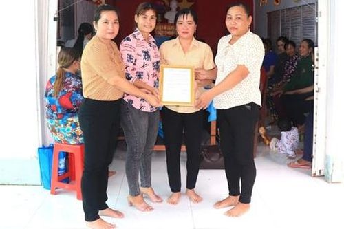 'Tổ phụ nữ xử lý rác thải tại hộ gia đình' góp phần xây dựng nông thôn mới