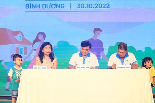 Tập đoàn Tân Hiệp Phát nhận bảo trợ lâu dài cho 50 trẻ mồ côi