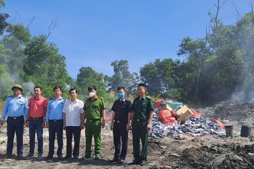 Tây Ninh: Tổ chức tiêu hủy hơn 40.000 bao thuốc lá nhập lậu