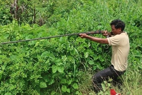 Súng tự chế cướp cò khi đi săn làm 1 người tử vong