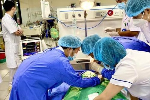 Mắc uốn ván nguy kịch tính mạng chỉ vì bị que gỗ đâm vào đuôi lông mày