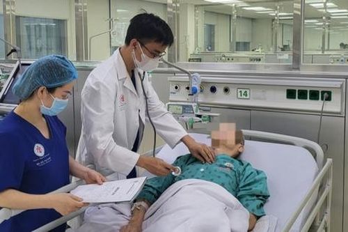 Kỳ tích: Cứu sống cụ ông 100 tuổi bị đột quỵ não