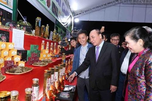 Lần đầu tiên tổ chức Hội chợ Sâm Lai Châu