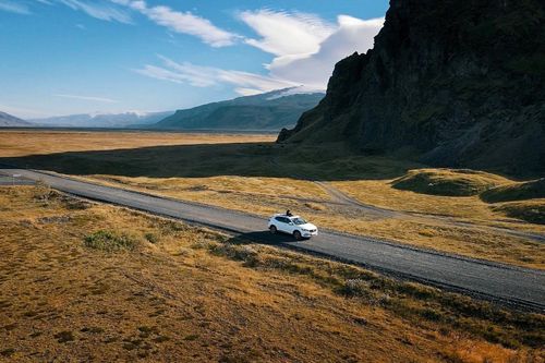 Khách Việt lái xe 8 ngày đêm ngắm cảnh đẹp siêu thực ở Iceland